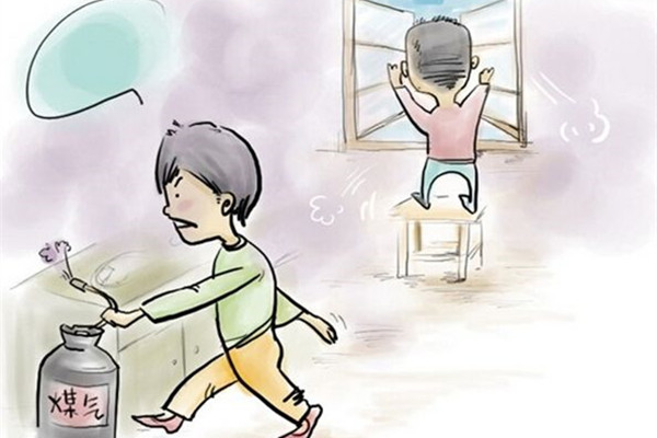 老师破门救三条命 场面惊险与死神擦肩而过