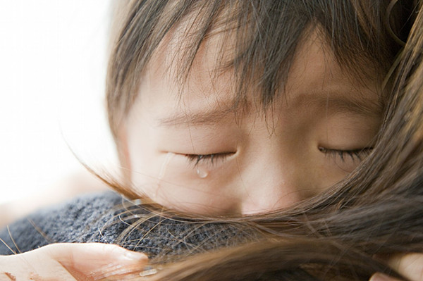 女孩遭养父性侵 非法拘禁性侵惨无人道