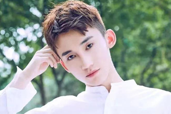 男生头发密又硬适合什么发型 2019流行的男生发型