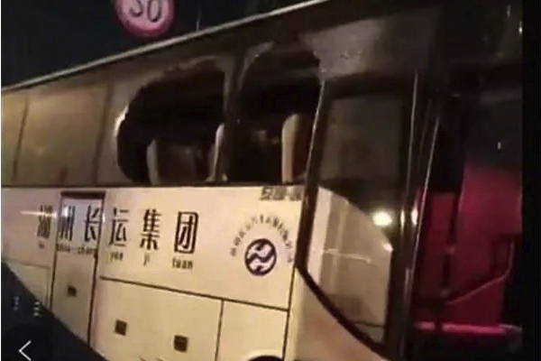 杭州大巴乘客砸窗 司机昏迷细思极恐事情真相是这样