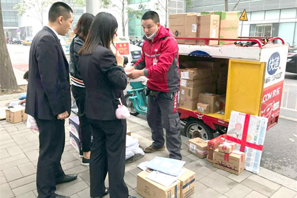 快递停运是假消息 看来新年衣服还有一线生机