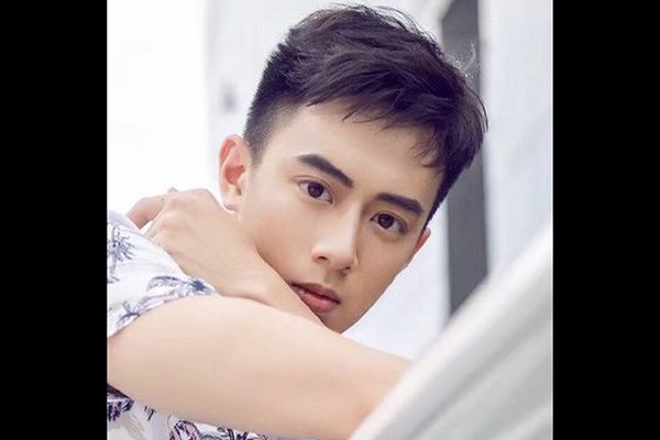 20岁左右男生适合什么发型 阳光大男孩发型介绍