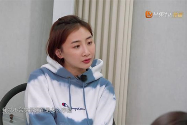 我家那闺女何雯娜背景音乐是什么 Slow Motion歌词介绍
