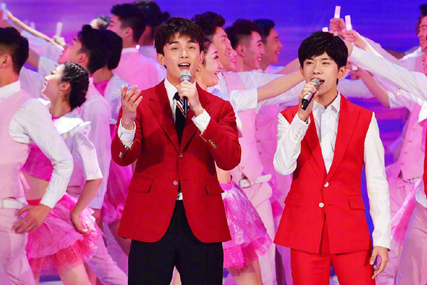 四大墙头是什么意思 粉丝爬墙头是什么意思
