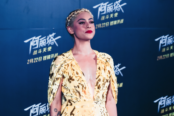 阿丽塔战斗天使女主谁演的 全球首映礼口碑炸裂