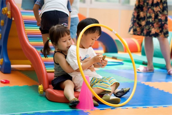 孩子被幼儿园同学打怎么办 切记不可护短