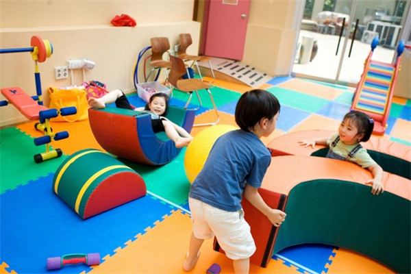 孩子被幼儿园同学打怎么办 切记不可护短