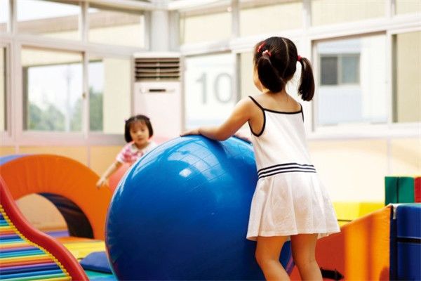孩子被幼儿园同学打怎么办 切记不可护短