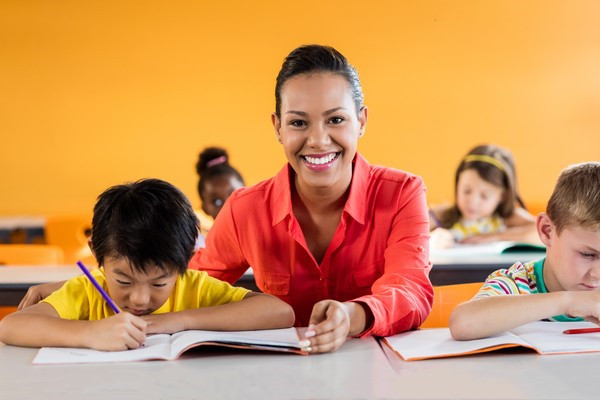 家长如何辅导孩子学书法 一手好字是孩子的形象代言