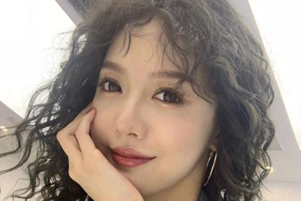 圆脸头发少的女生适合什么发型 好看的发型推荐