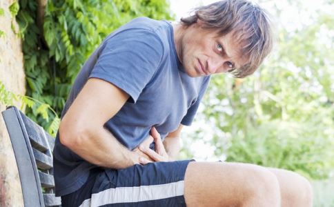 胃溃疡有什么症状 胃溃疡的症状有哪些 胃溃疡如何治疗