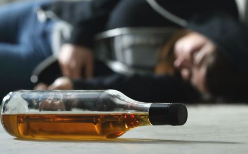 直播喝酒喝油猝死 喝酒的危害有哪些 喝酒对人体有哪些伤害