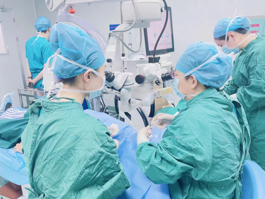 国内首批提供33厘米近视力的连续视程人工晶状体在太原爱尔完成植入