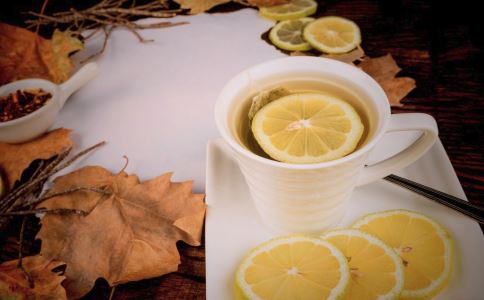 喝柠檬水多久能变白 喝柠檬水有哪些好处 柠檬水一天喝多少合适